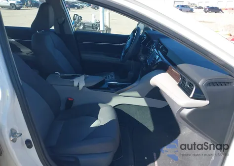 2020 Toyota Camry Le z USA, uszkodzony, nr VIN 4T1C11AK4LU510120